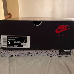 Air Jordan 5 Retro fire red. Only worn twice, Comes with box.